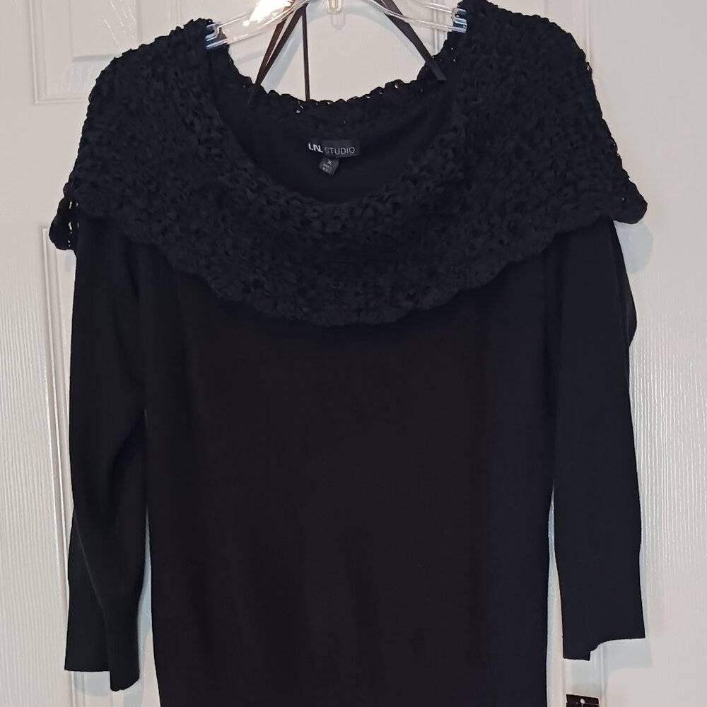 I.N. Studio Sweater Size Extra Large.